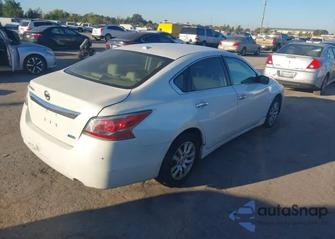 2015 Nissan Altima 2.5/2.5 S/2.5 Sl/2.5 Sv z USA, uszkodzony, nr VIN 1N4AL3AP7FC182088